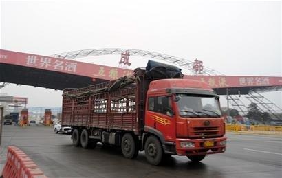 9.6米货车自重11吨,拉货5吨,走高速,是按拉货5