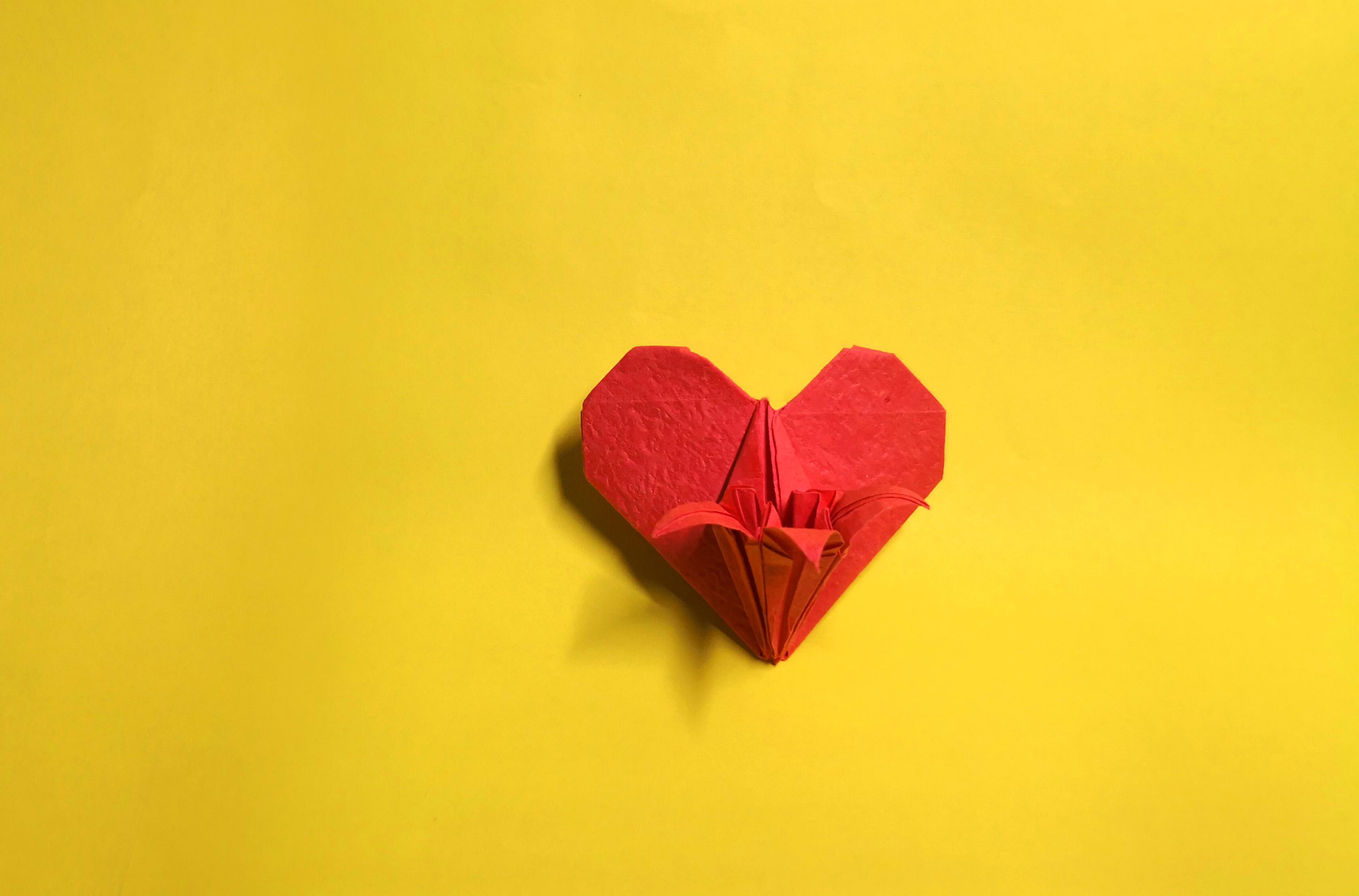 心形折纸 一张 纸折出立体爱心百合花,花和爱心的结合太漂亮了