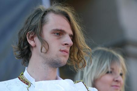 为什么外国人长的那么高大.