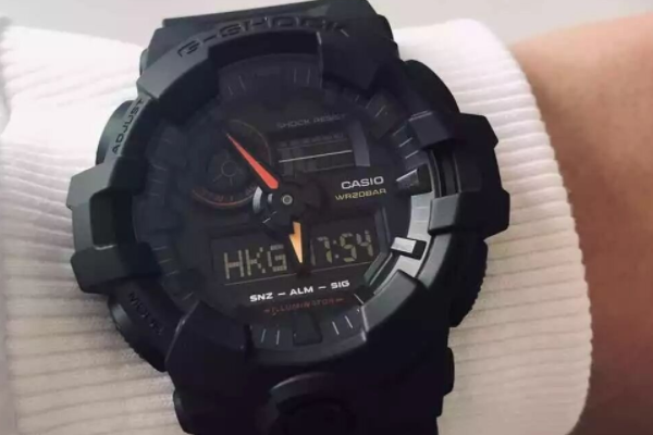 卡西欧冰韧系列ga700怎么调时间啊!