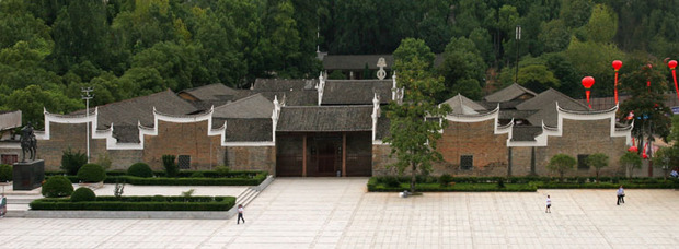 省平江县城关镇东兴大道,占地面积27000平方米,建筑面积8700平方米