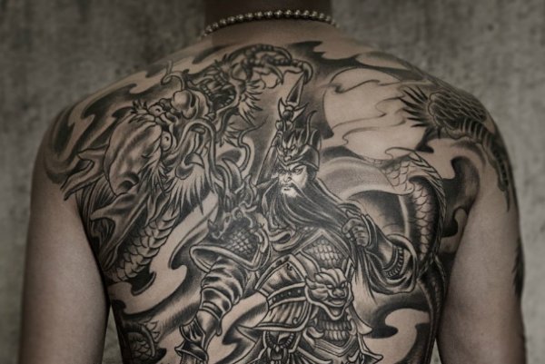 在身上纹关公关公总是闭着眼睛的这背后有这怎么故事