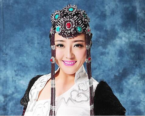 歌曲(火苗)演唱者详细资料?我知道知道她叫格