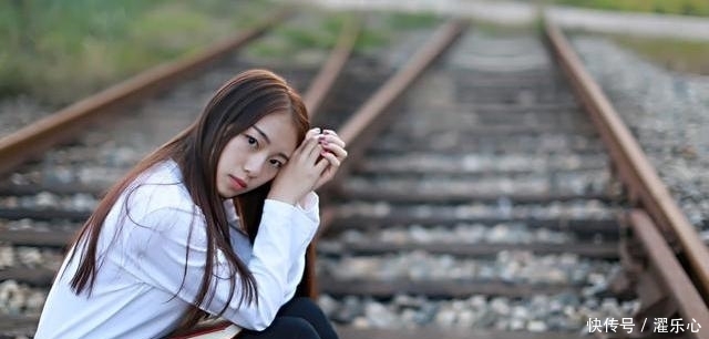 一个人时是孤独的