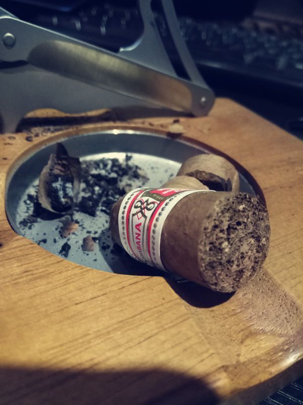 雪茄型香烟能不能过肺 为什么雪茄不能入肺