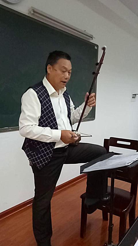 钟老师二胡课教学示范《父亲的草原母亲的河》视频