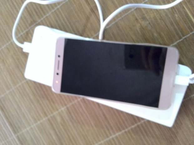 乐视2开不了机充电时红灯亮