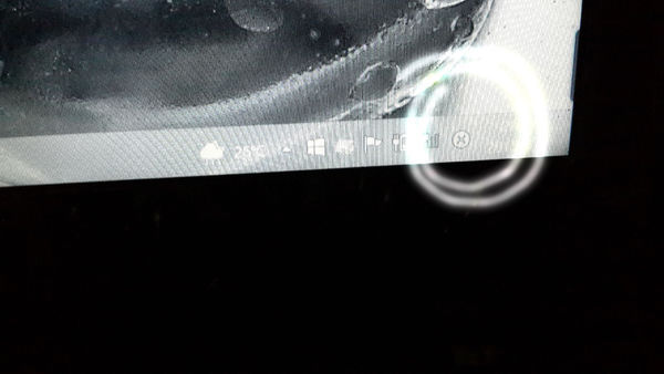 电脑这里老是自动频繁的跳来跳去,有时屏幕上