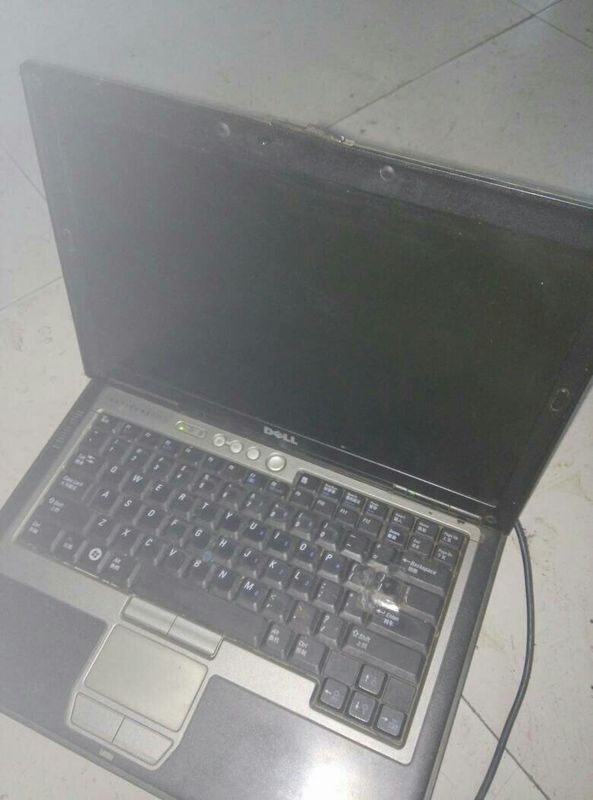 戴尔笔记本开不开机。求解决!按下电源键之后