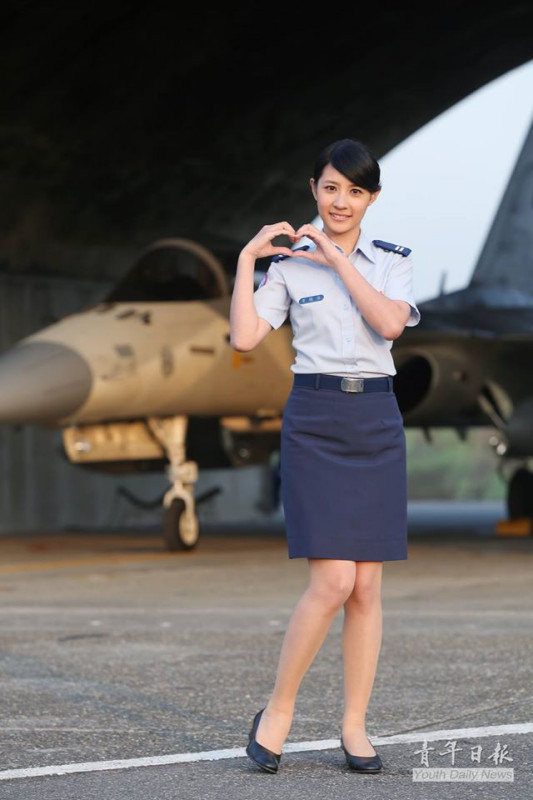 台湾军方形象月历4月份人物方棱溶中尉,服役于空军司令部.