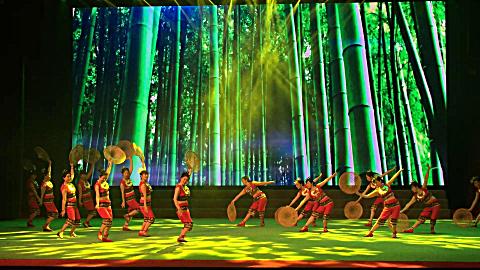 青田县木兰健身协会2019年跨年春晚 黎族舞( 斗笠舞)《黎乡 笠影》