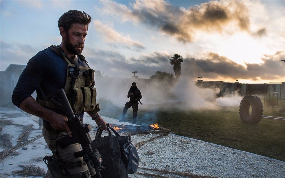 《 危机十三小时》一部很雄性的暴力电影,终于找到了