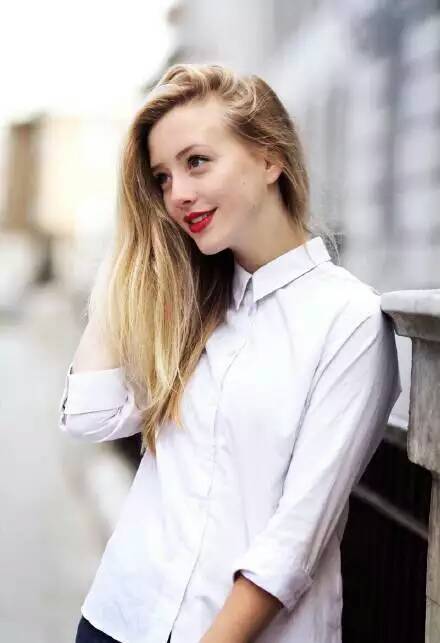 跪求这位欧美美女的详细资料?谢谢啦