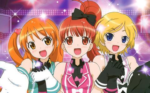 女主叫爱良,很会搭配衣服.中间的那个就是女主.