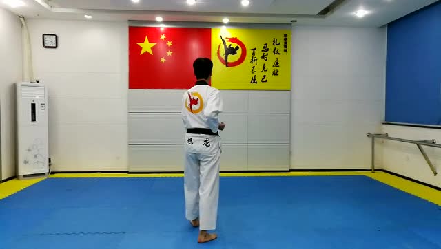 旭旭龙国际 b>跆拳道太极 /b>二章 b>教学视频 /b>