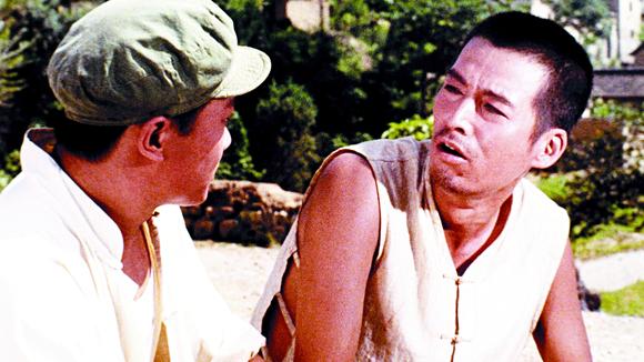 视频:1973年电影《艳阳天》片段,肖长春教育带头闹土地分红的马连福