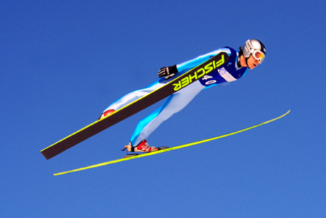 跳台滑雪冬季奥运会项目,该项目的比赛规则是如何制定的?