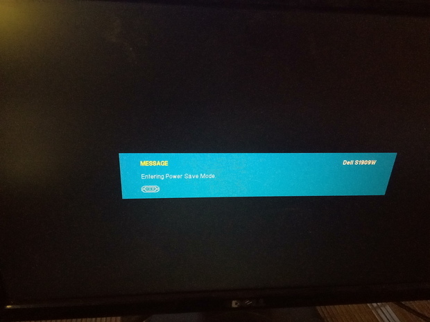 电脑开机显示一段英文就关掉了