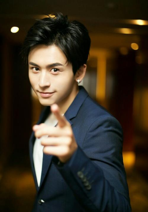 张哲瀚微博官宣自己录制新歌你觉得演员出身的他唱歌水平如何