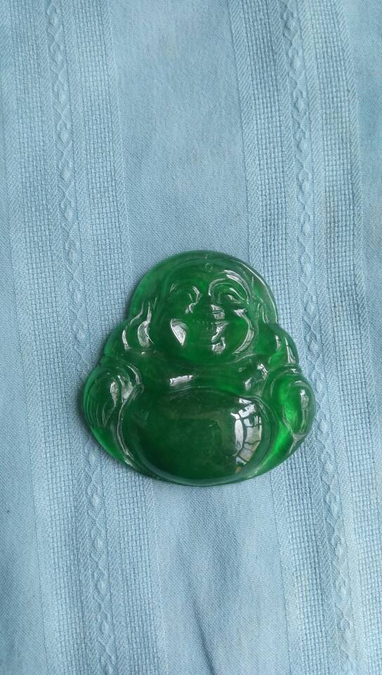 这是玻璃造假的翡翠,你看象吗?