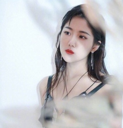 李艺彤对黄婷婷解约