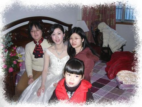 吃人嘴软,拿人手短。什么意思?