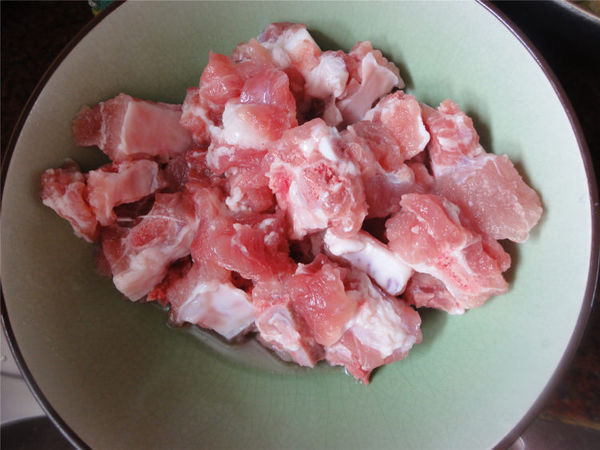 食材 主料 排骨 250g 瑶柱 100g 大米 150g 辅料 油 适量 盐 适量