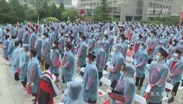 [图]北京大学2020年毕业典礼:师生齐唱《燕园情》