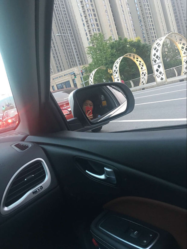 有一张副驾驶的照片,求解答是什么车型?