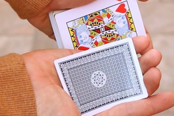 10个简单的扑克牌魔术是什么?