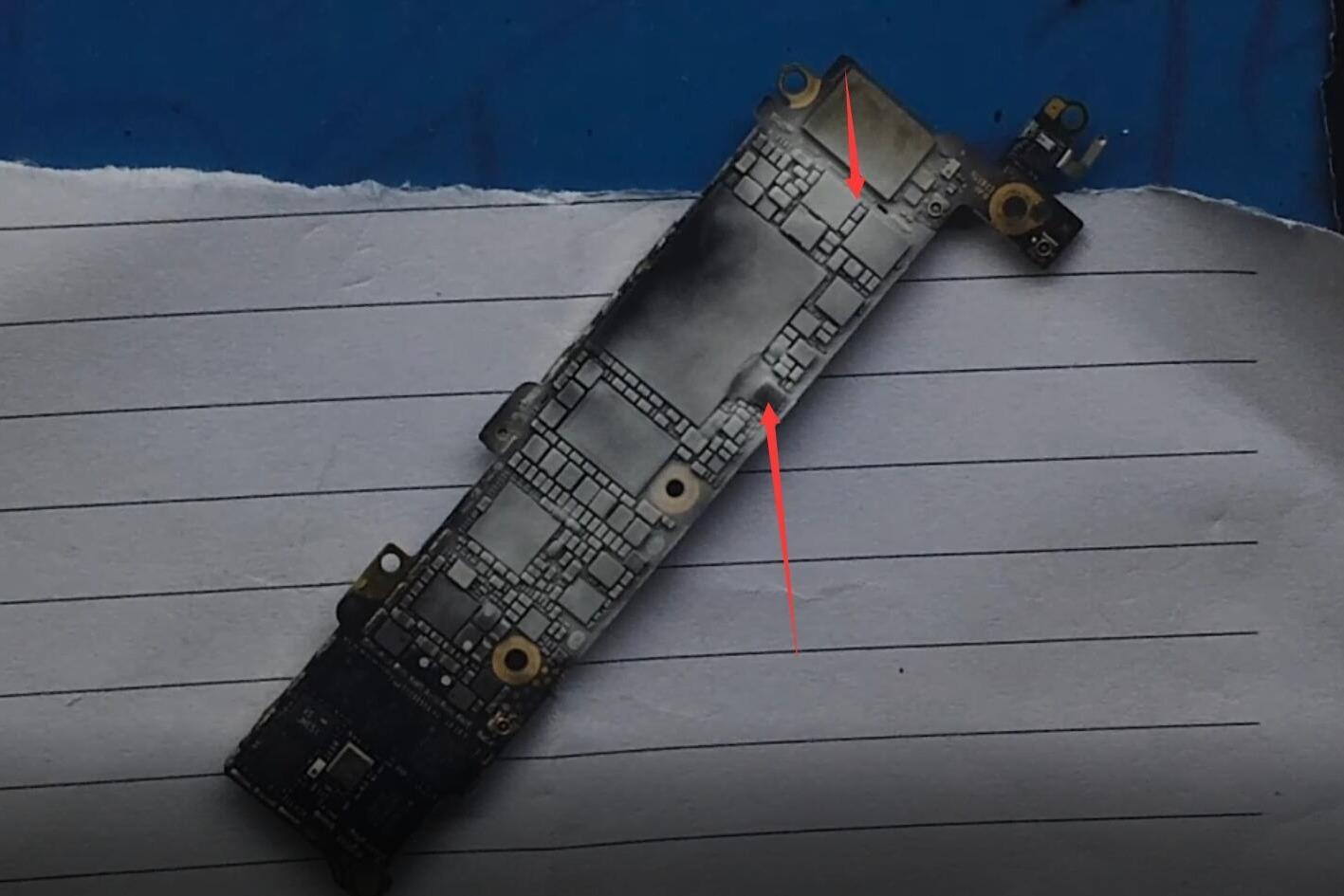 视频:苹果5s手机进水,本以为只烧坏了两颗电容,结果发现并不简单