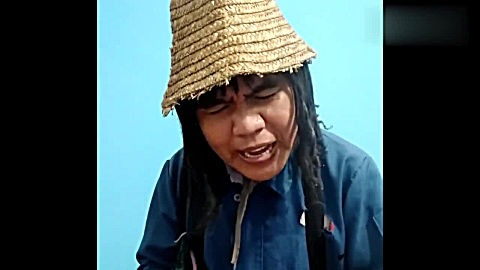 乞丐歌手韦文学深情《站着等你三千年》,生也等你死也要等你!