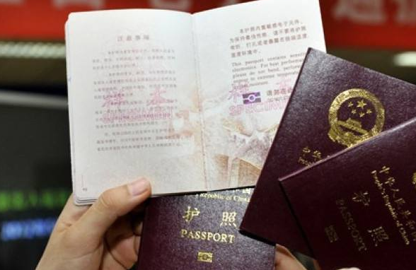 新版电子护照上的持照人签名应该签正楷还是自己平时的签名.