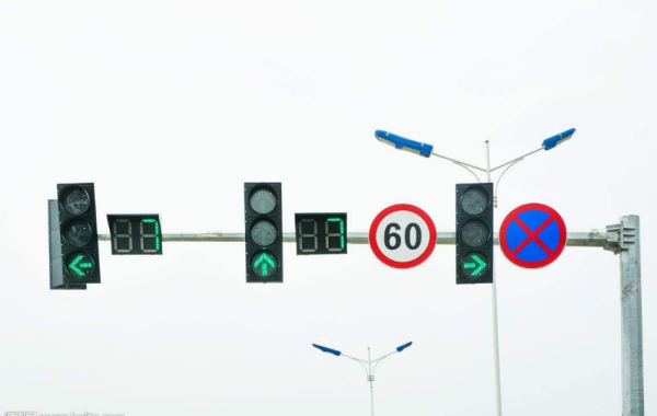 2,如果当时直行道和左转道都是绿灯,这种情况没有关系.