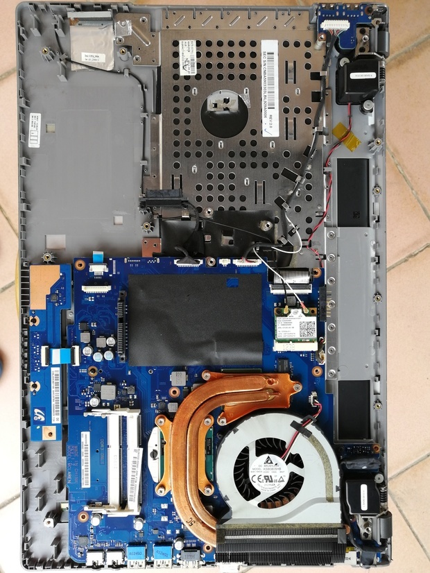 请问三星笔记本电脑550p7c-s03cn是双硬盘设