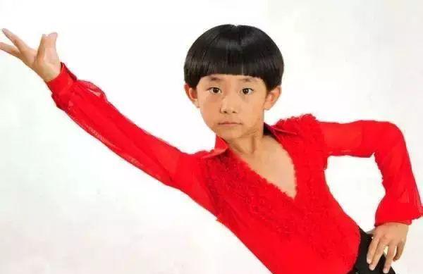 易烊千玺,完美诠释什么叫"长开式整容"