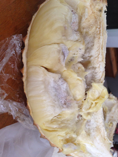 这个榴莲有没有坏掉呢?味道有点怪,大家帮帮忙