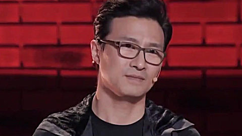 一起乐队吧:周骏不敢动脖子闹笑话,贝斯手的"灵魂"在哪里?