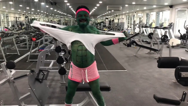 大叔直播健身,用一下午练出永久八块腹肌!300万粉丝全程观看