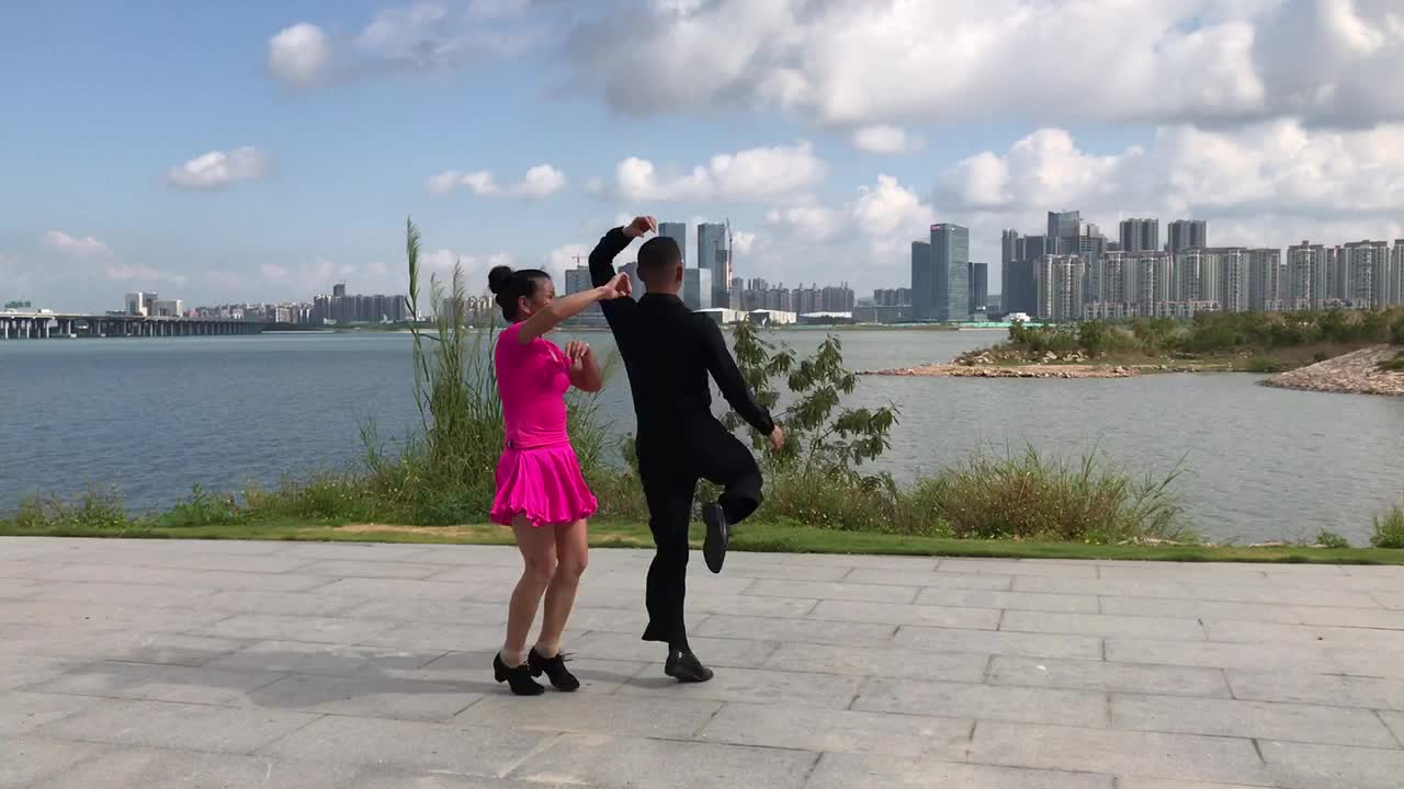 王雄 老师和王秀侠 老师表演的吉特巴 水兵舞第三套(快节奏)