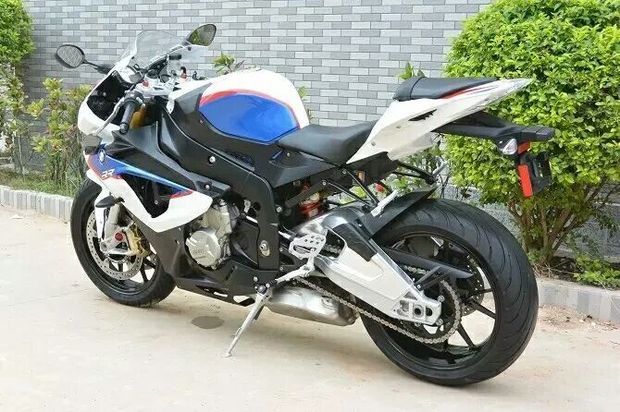 摩托车bmw/宝马 型号s1000rr 排量600cc可以开吗?可以上牌吗?