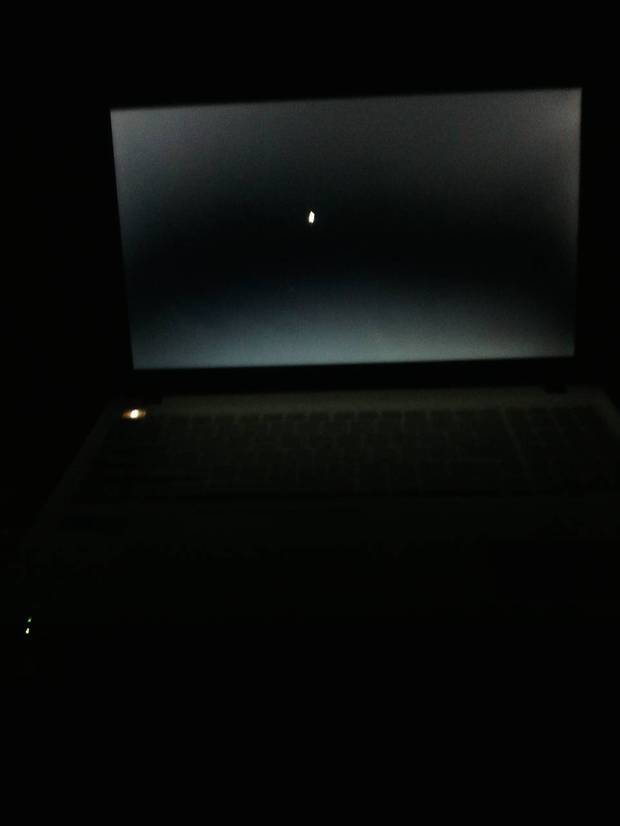 华硕笔记本电脑开机后一直黑屏 只有鼠标箭头