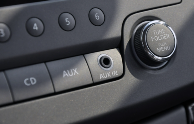 请问奔驰s350 l 的aux接口在哪呢?