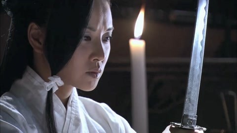  b>日本女 /b>军官在一次次的战败下,决定 b>切腹 /b>自尽,以死向日本