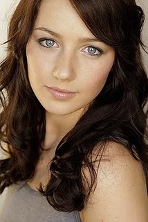 别对我撒谎第2季第21集MOLLY的扮演者