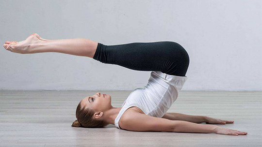 健身瑜伽:侧 腰练习,增强身体柔韧性