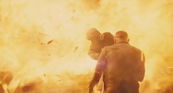 雪国列车结局的时候两个男的和他女儿还有那个