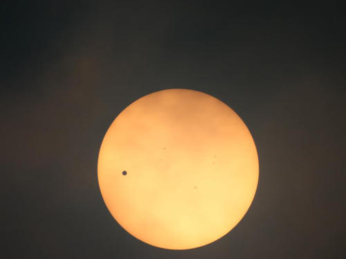 参考资料: 天文专家表示,"日凌"是一种正常天文现象