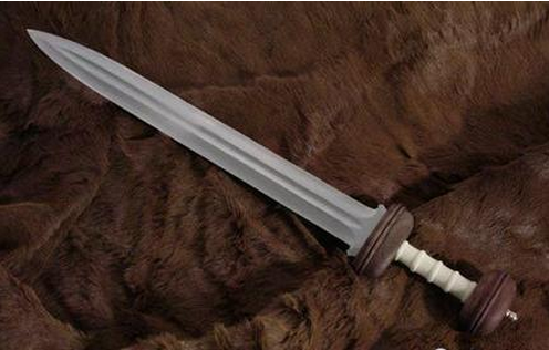 古代欧洲大剑巨剑是怎么背在背上的?