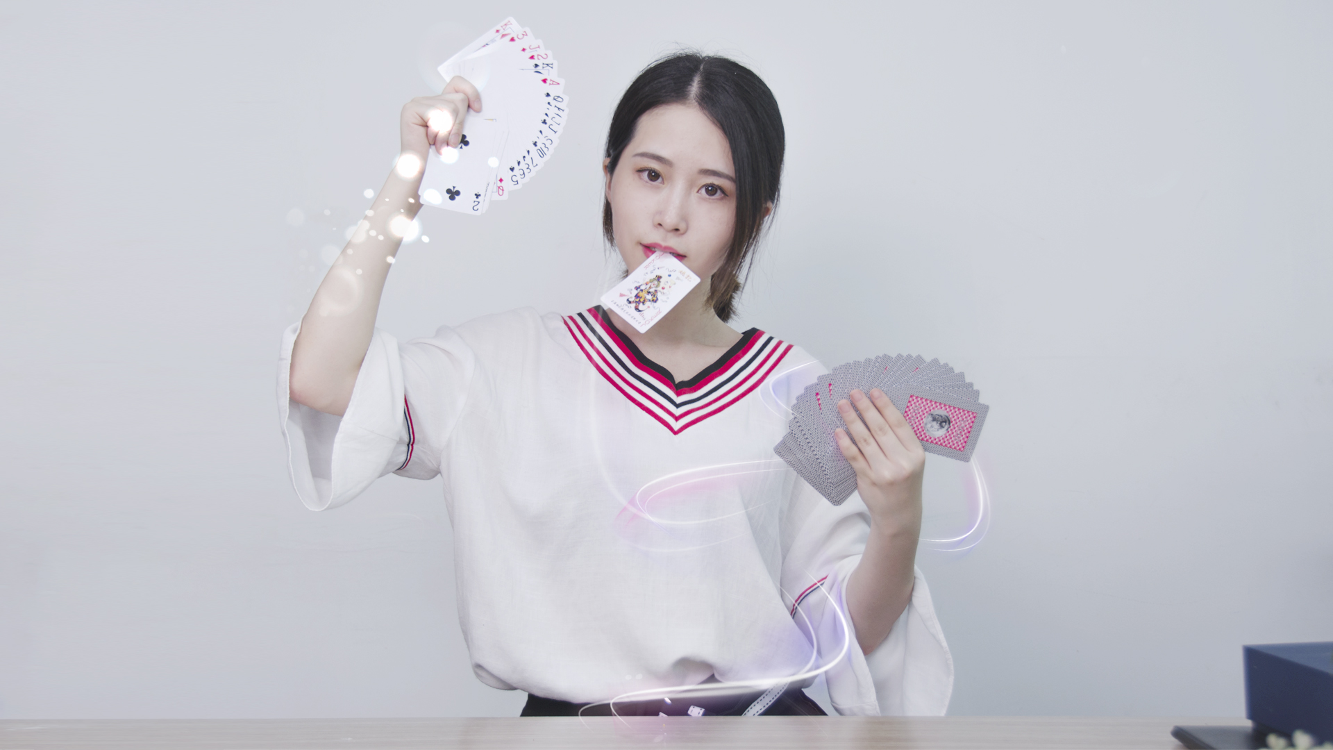 办公室小野化身魔术师气球变鹦鹉!网友:还有这种操作?